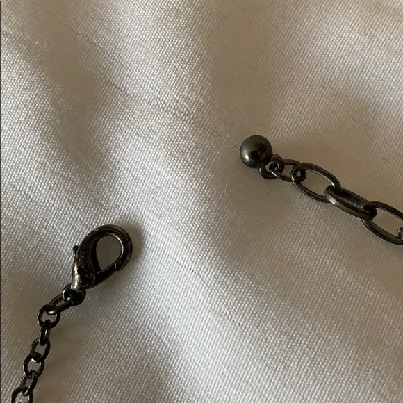 Black bead necklace with pendant - Picture 3 of 6